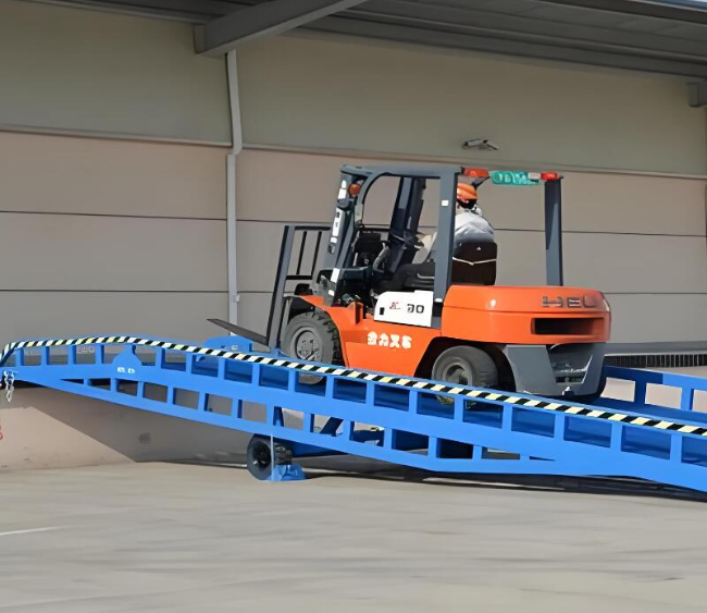 佛坪移动式卸货平台（叉车用）